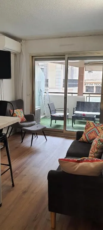 Image of T2 Cannes center