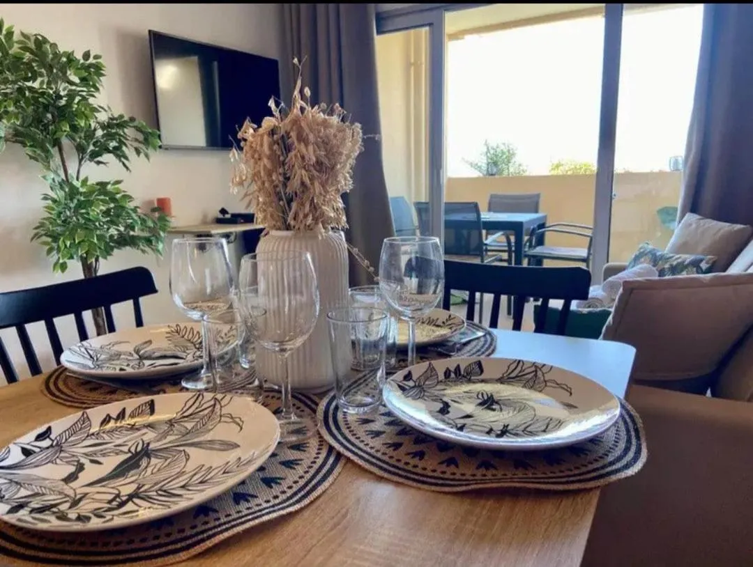 Image 2 of T2 Vue Mer à Cannes