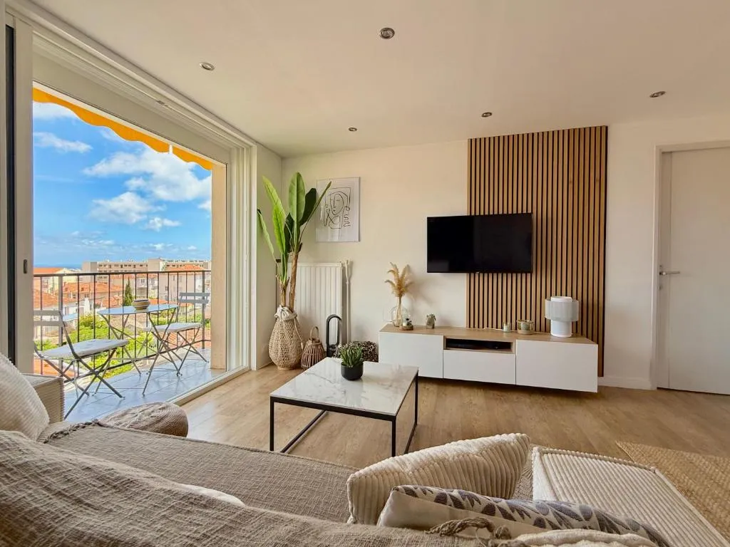 Image of T3 Sea view walking distance of Palais, AC , Parking, Terrace