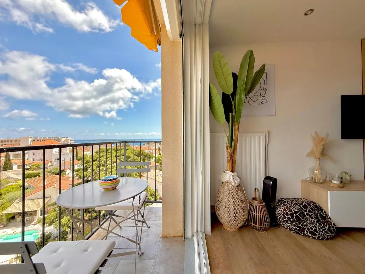 Image 5 of T3 Sea view walking distance of Palais, AC , Parking, Terrace