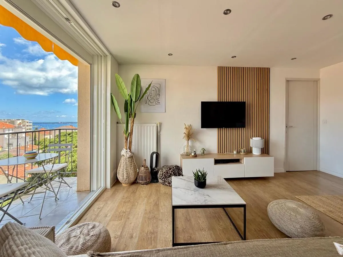 Image 4 of T3 Sea view walking distance of Palais, AC , Parking, Terrace