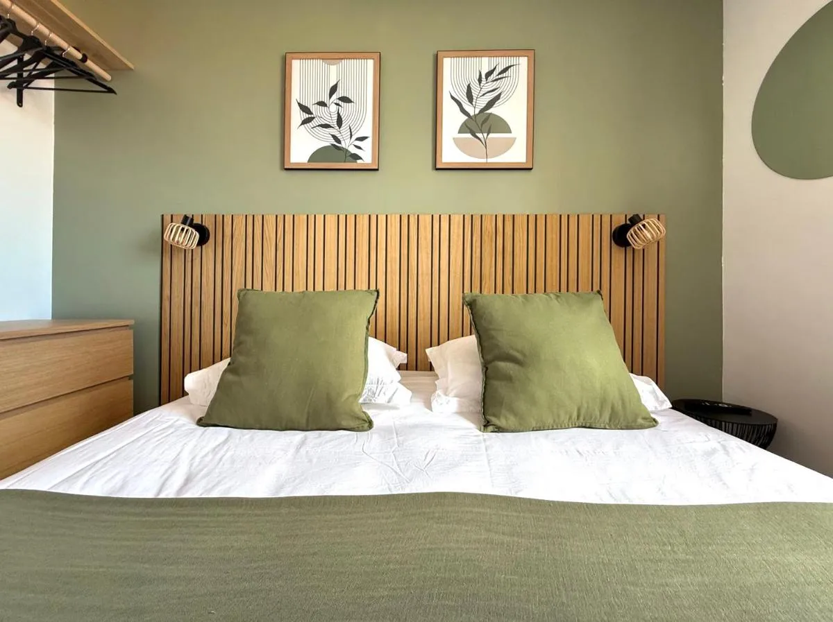 Image 1 of T3 Sea view walking distance of Palais, AC , Parking, Terrace