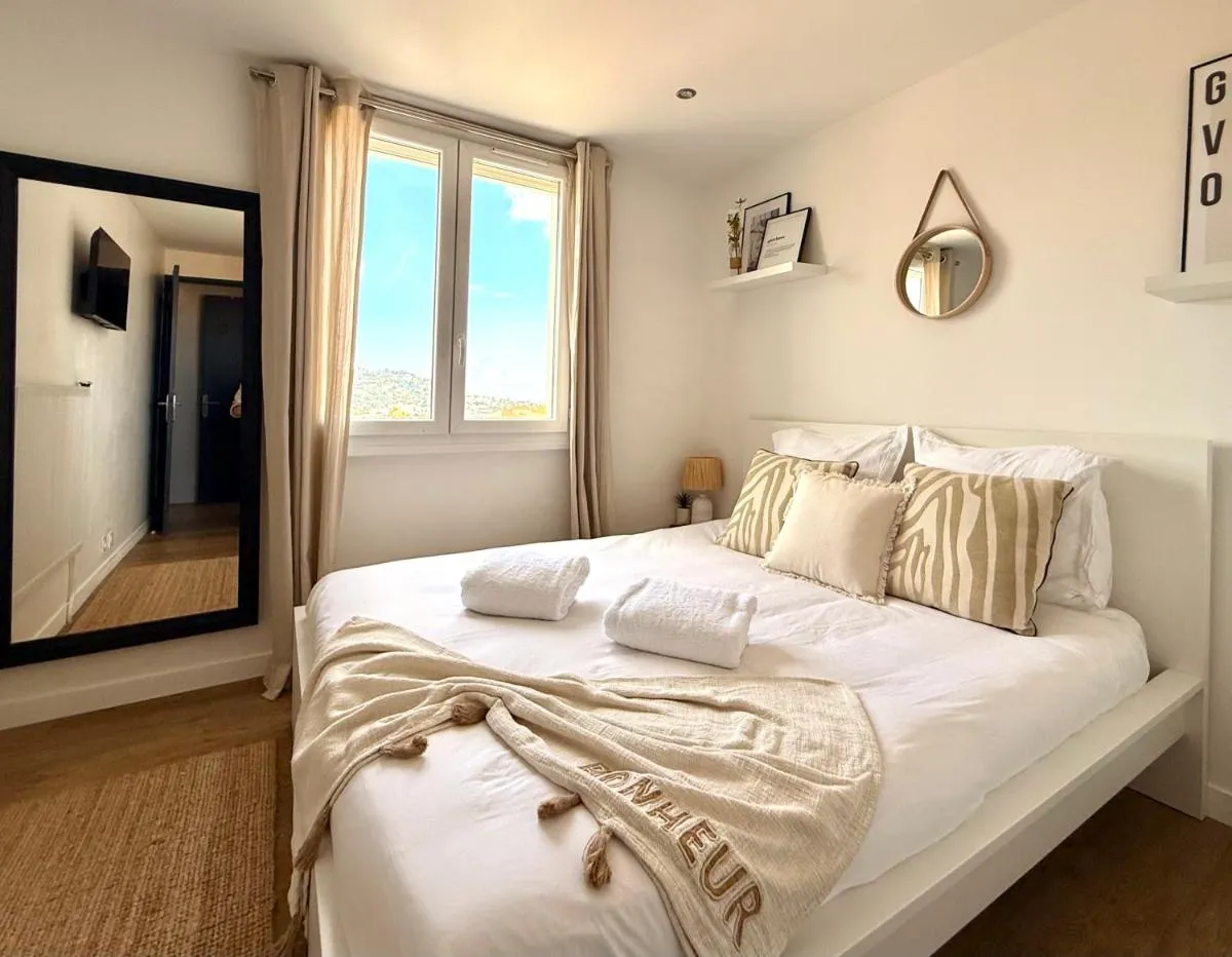 Image 6 of T3 Sea view walking distance of Palais, AC , Parking, Terrace