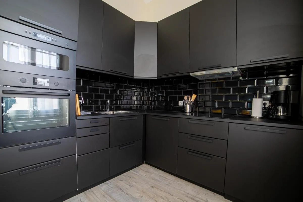 Image 3 of The Loft – Superb 2 bedrooms on top floor with terrace – 10min to Palais & Beach!