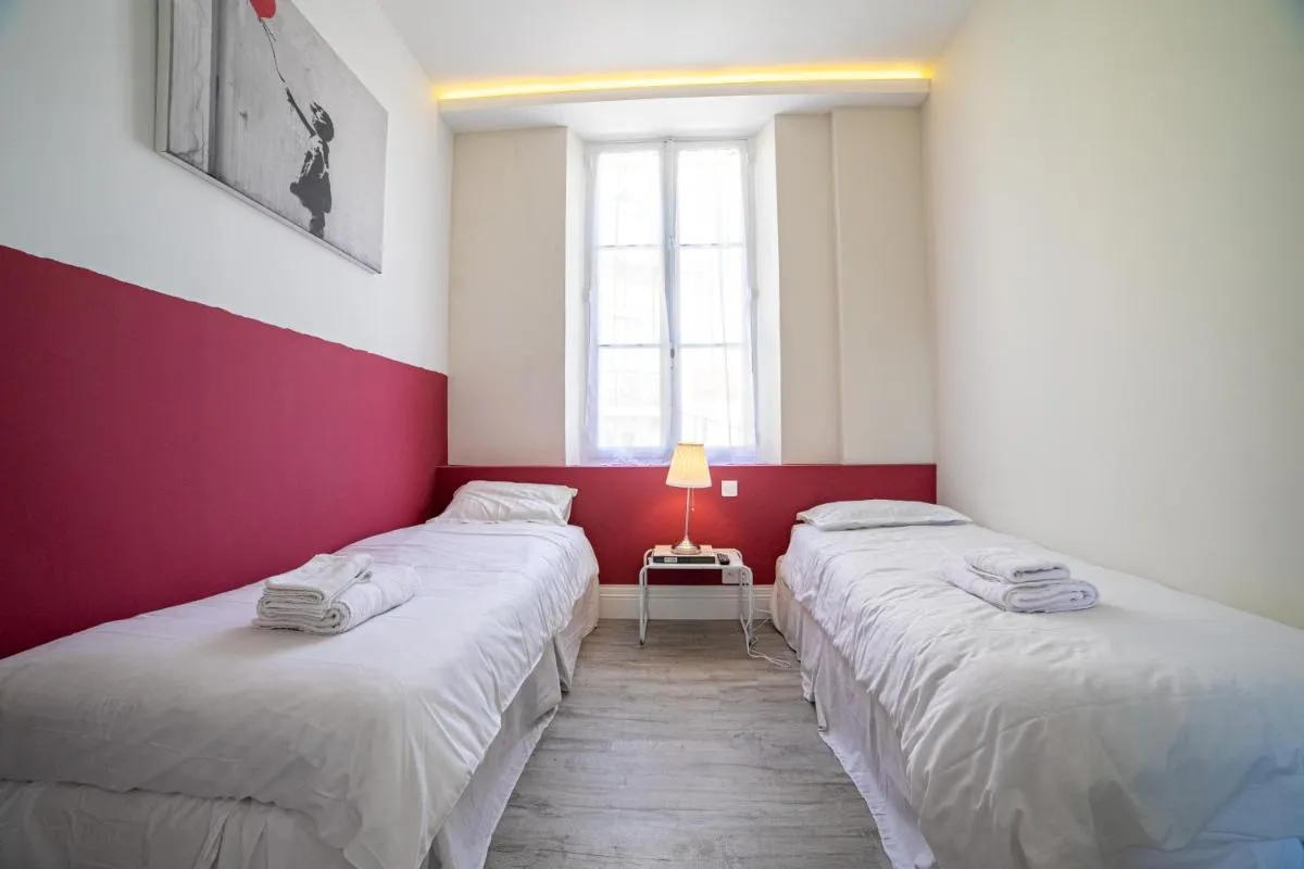 Image 5 of The Loft – Superb 2 bedrooms on top floor with terrace – 10min to Palais & Beach!