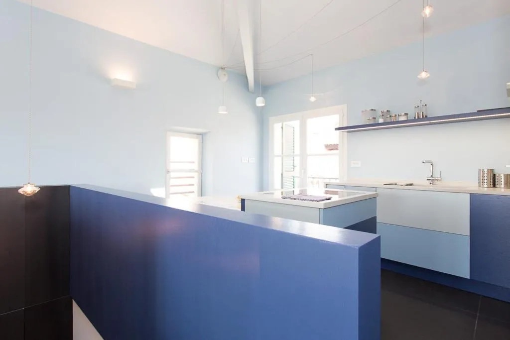 Image 2 of Top floor2 beds w/sea wiew