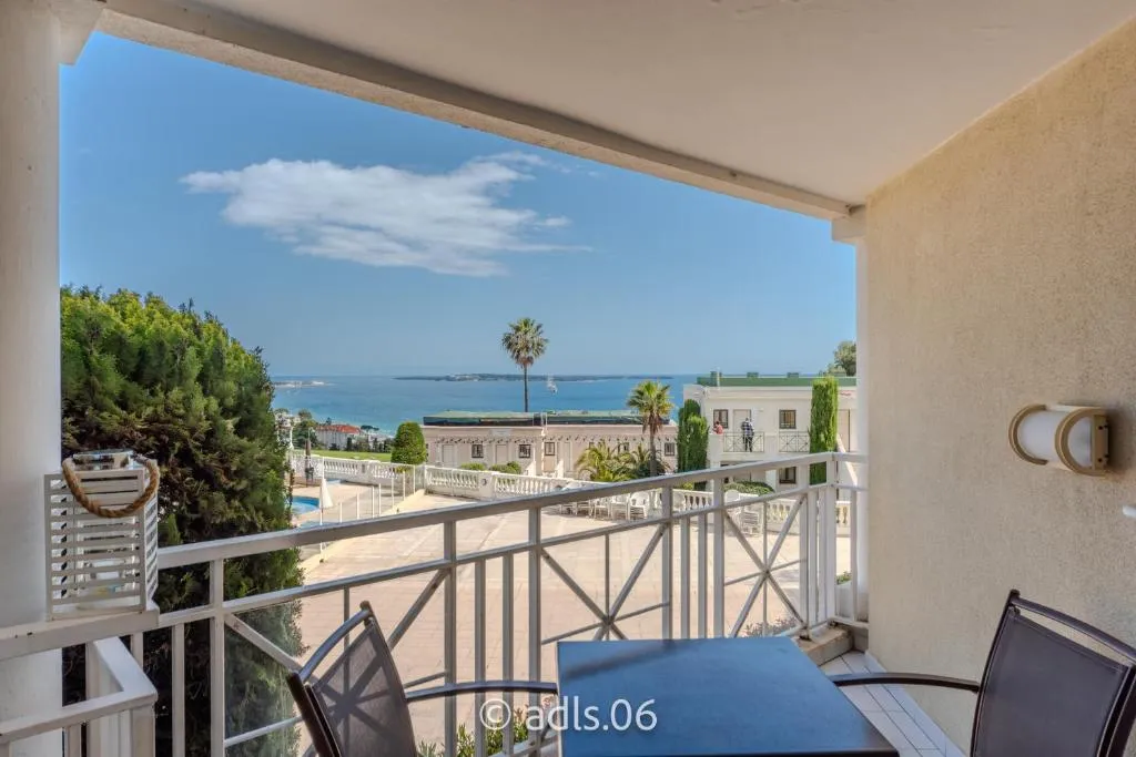 Image of Un Studio de Charme Vue Mer & Piscine d’Exception