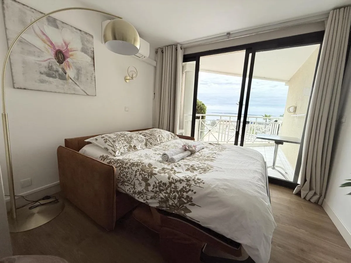 Image 1 of Un Studio de Charme Vue Mer & Piscine d’Exception