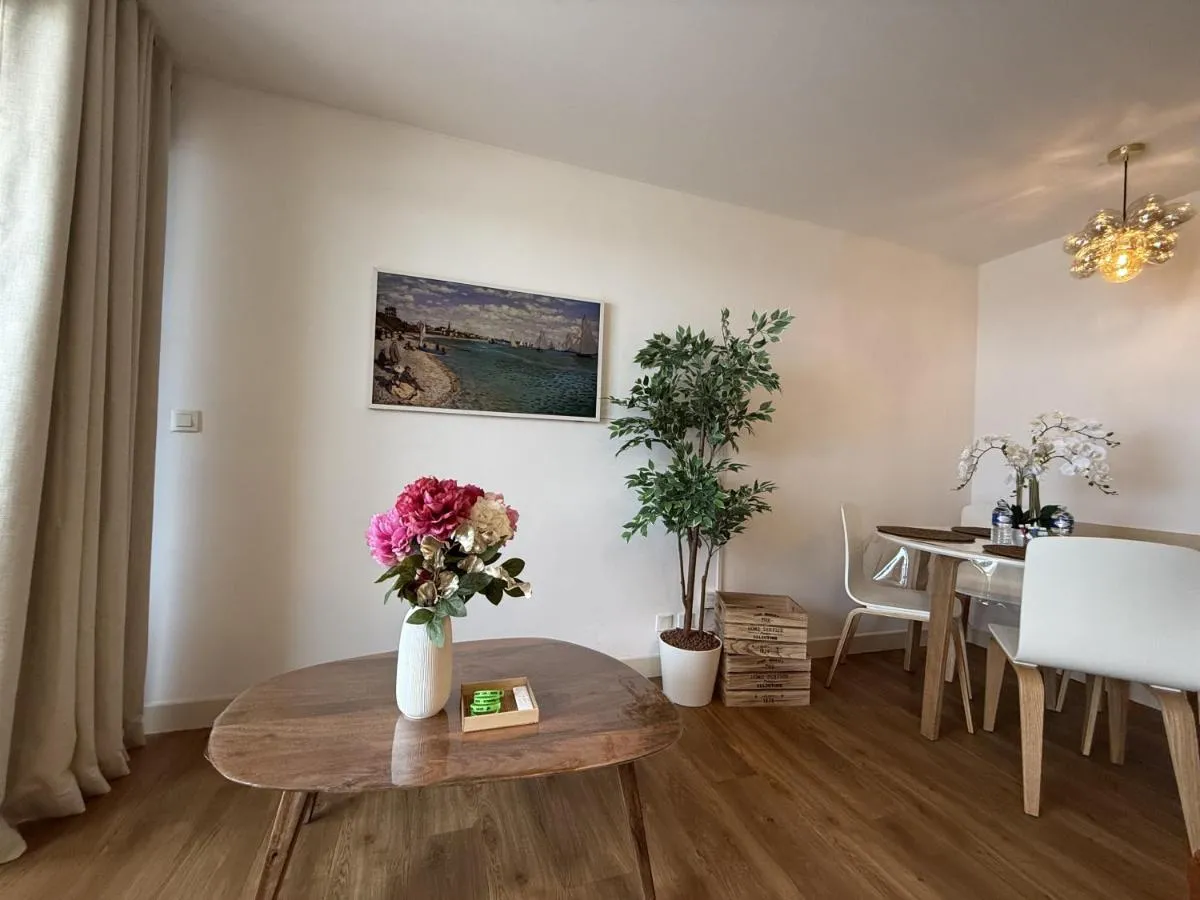 Image 4 of Un Studio de Charme Vue Mer & Piscine d’Exception