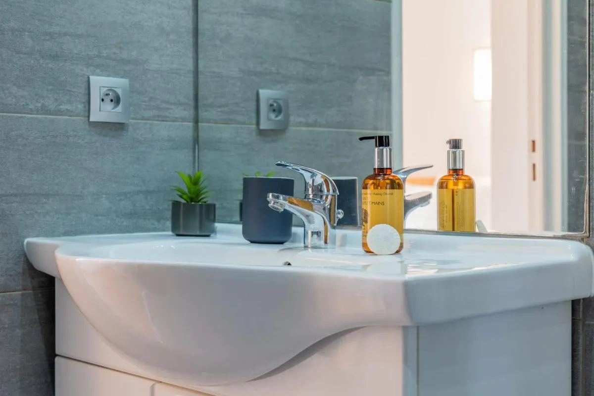 Image 6 of Upscale 3-room apartment 200m from the Palais