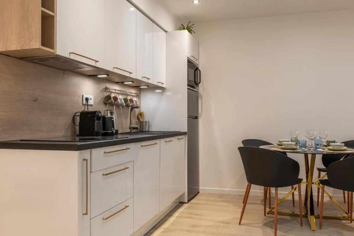 Image 2 of Upscale 3-room apartment 300m from the beaches