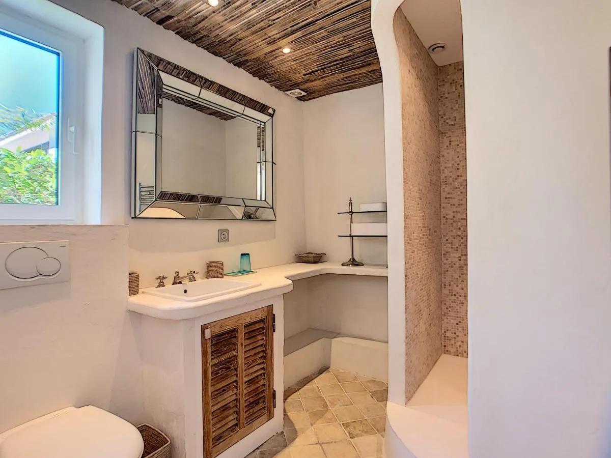 Image 2 of Villa Riviera