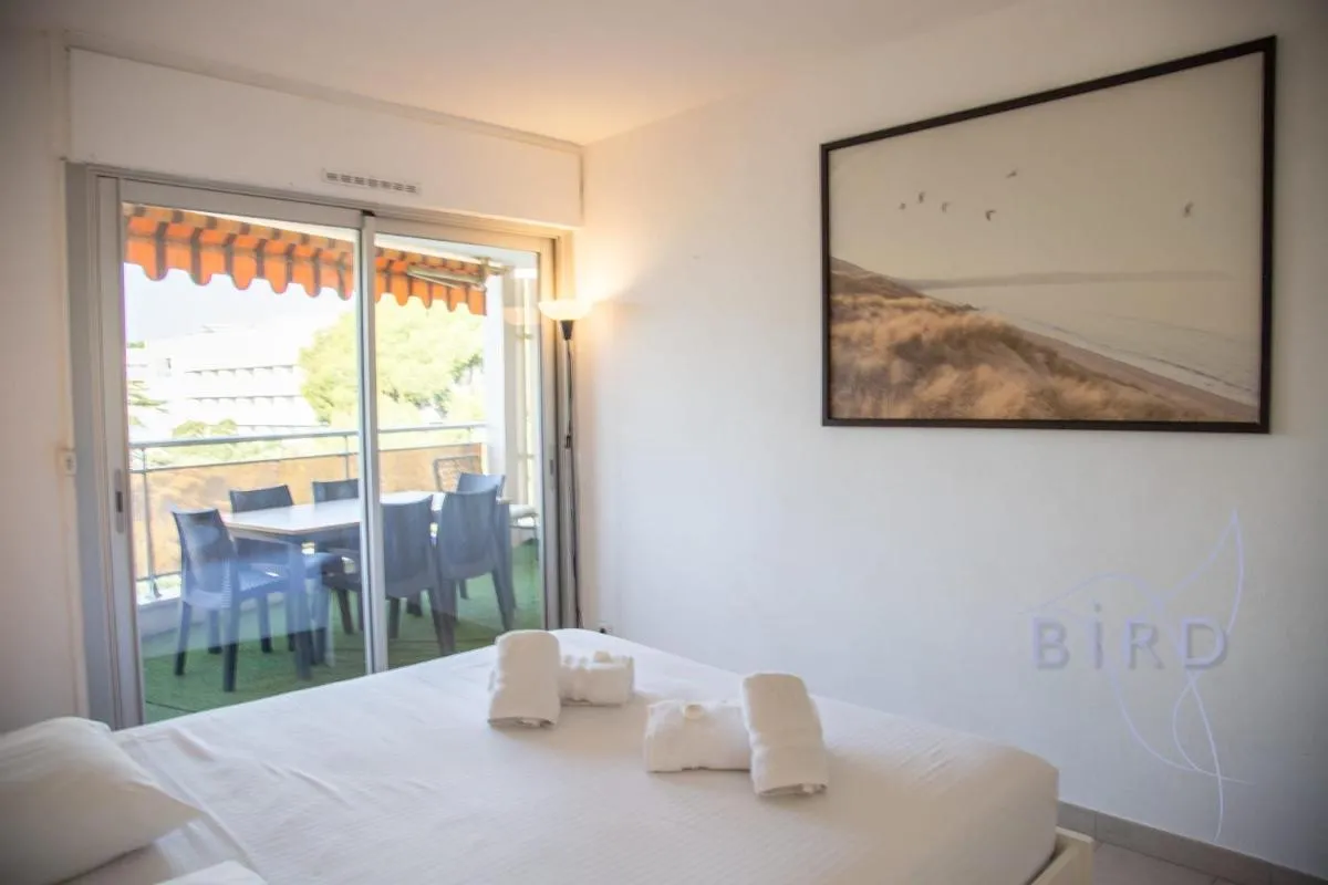 Image 5 of Vue Mer et Esterel Cannes just next to the beach