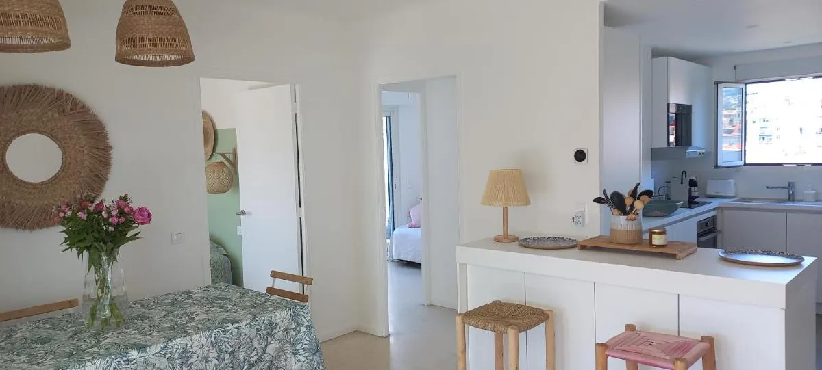 Image 2 of Vue mer à couper le souffle – nouveau entièrement rénové