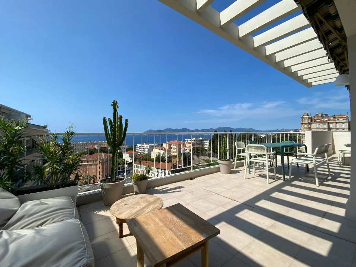 Image 4 of Vue mer à couper le souffle – nouveau entièrement rénové