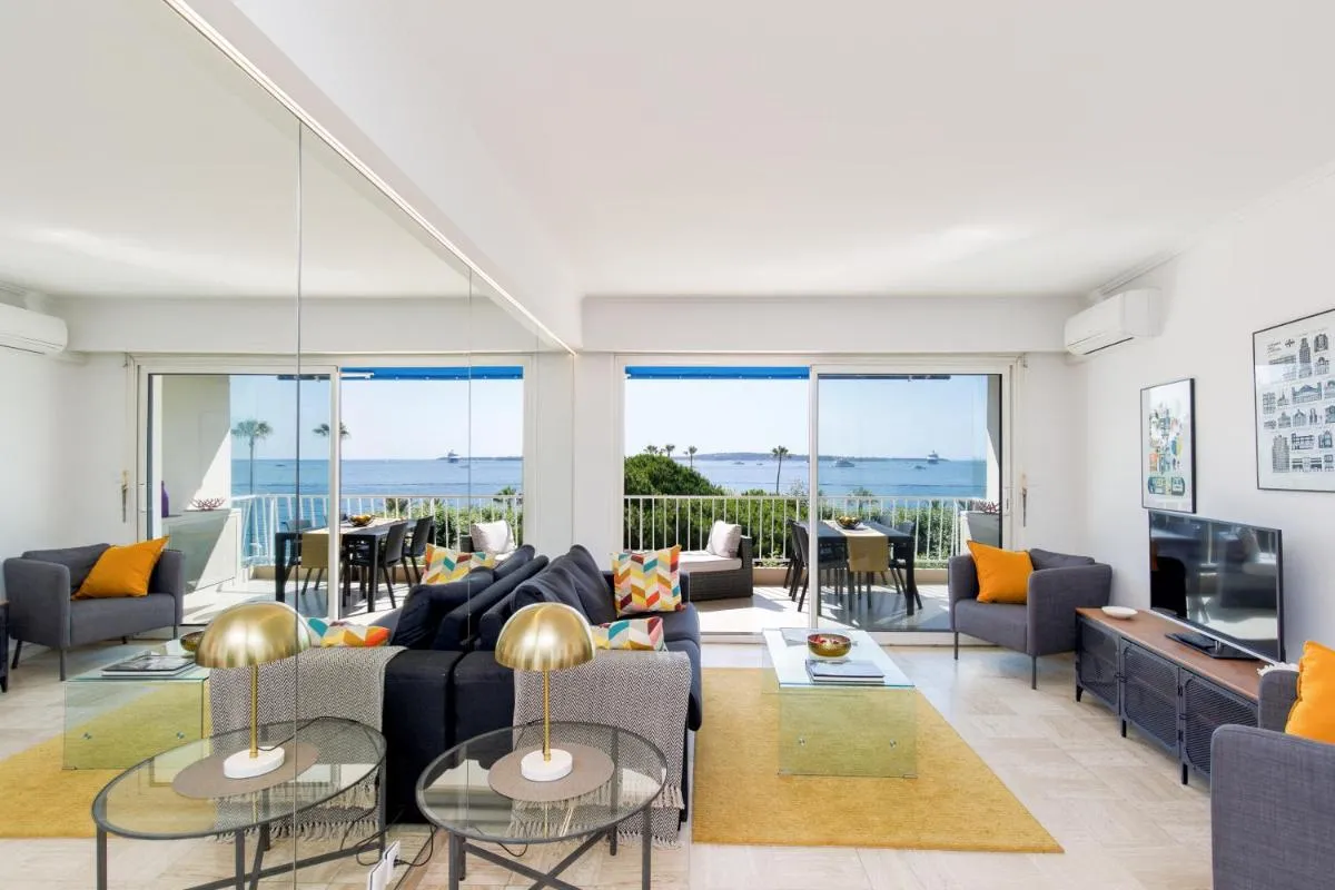 Image 4 of Vue mer exceptionnelle sur plage du Midi en 1re ligne- 2 chambres