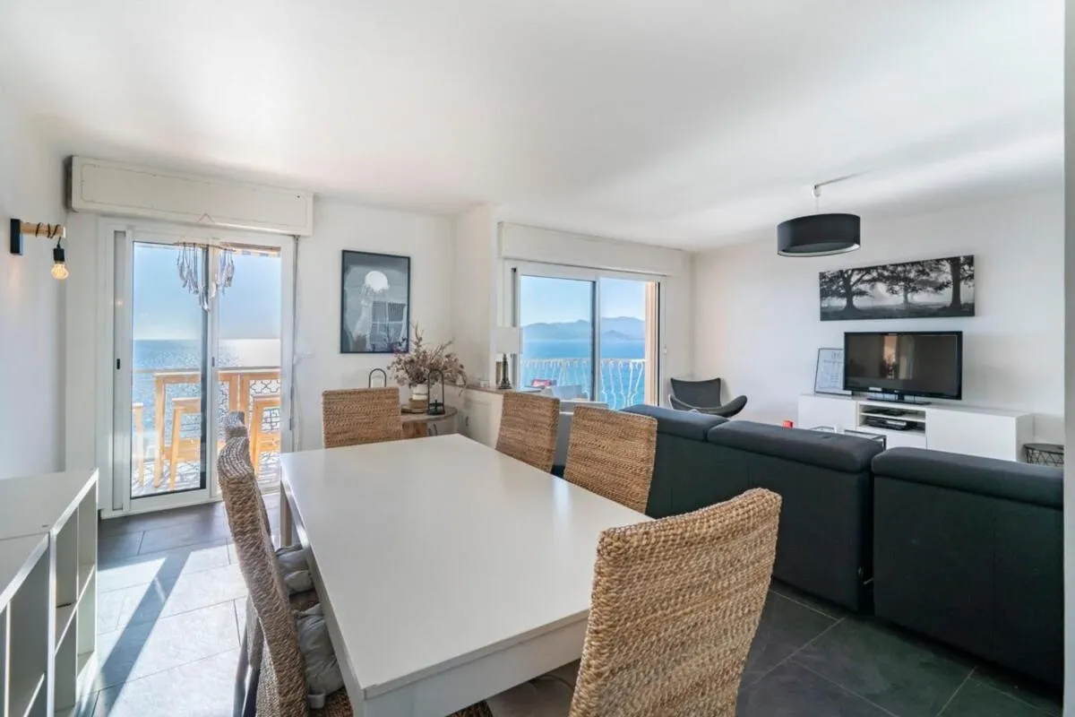 Image 6 of Wonderful 2 bedroom apartment with sea view