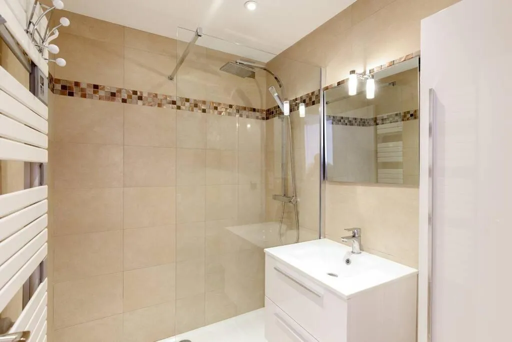 Image 2 of XXL 2 beds with XXL terrace next to Martinez Hotel