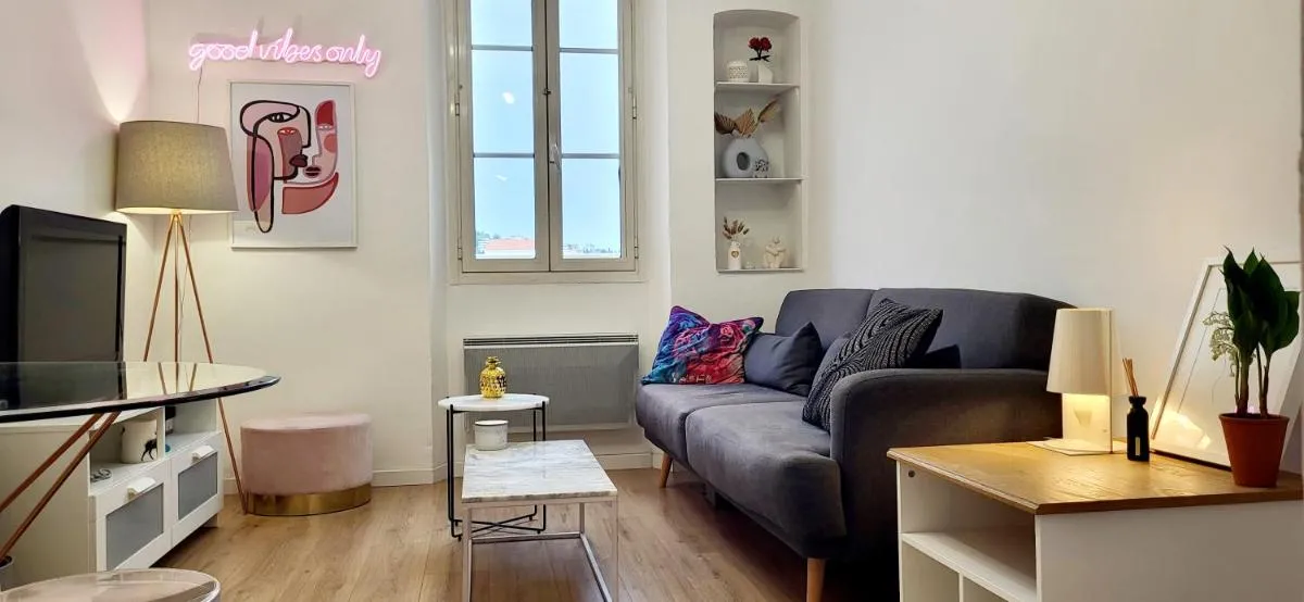 Image 1 of “ BonJour” Au cœur et au calme