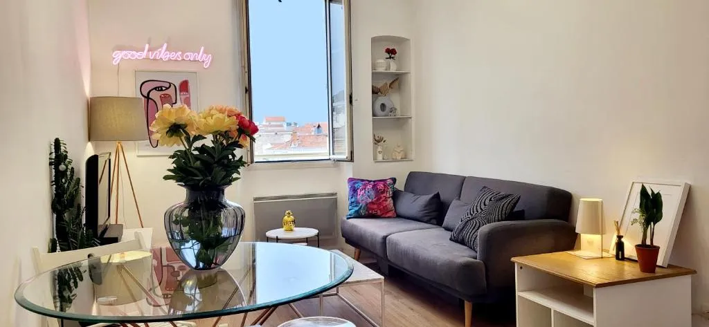 Image of “ BonJour” Au cœur et au calme