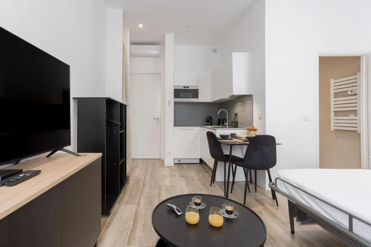 Image 3 of ” L’atelier D’André ” Center Of Cannes – CONGRES – Plage – Clim