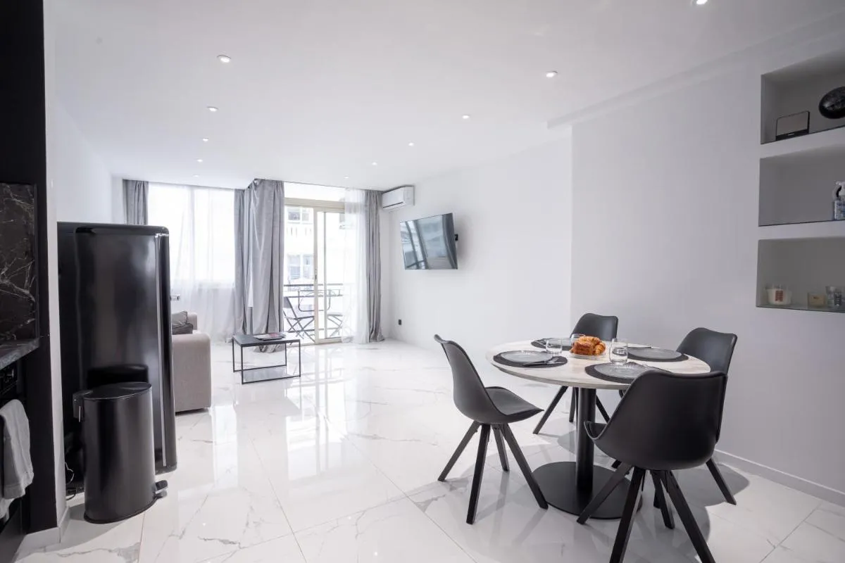 Image 4 of ” Modern Maubourg ” Élégance et Prestige à Cannes