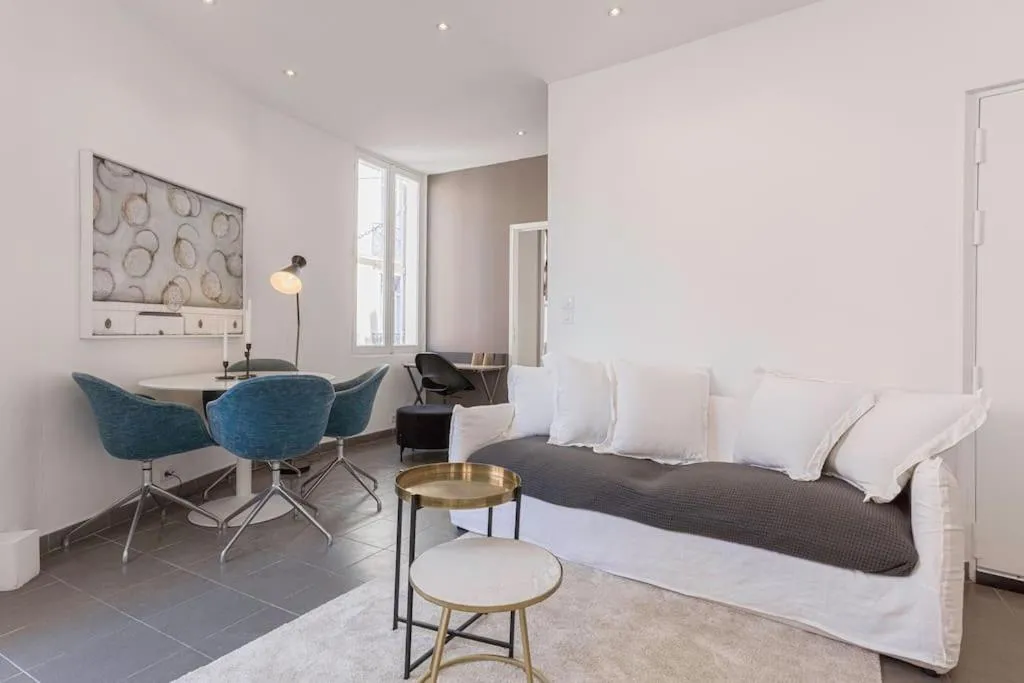 Image of ” White Meynadier ” CityCenter – CONGRES – Terrasse – Clim – Wifi