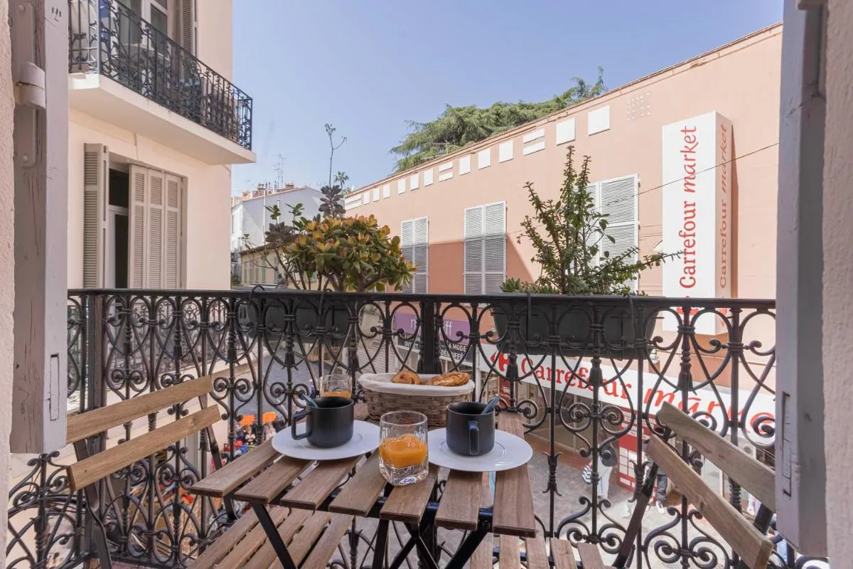 Image 5 of ” White Meynadier ” CityCenter – CONGRES – Terrasse – Clim – Wifi