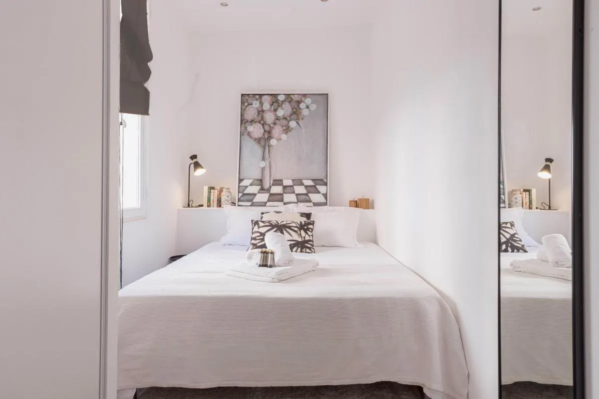 Image 1 of ” White Meynadier ” CityCenter – CONGRES – Terrasse – Clim – Wifi