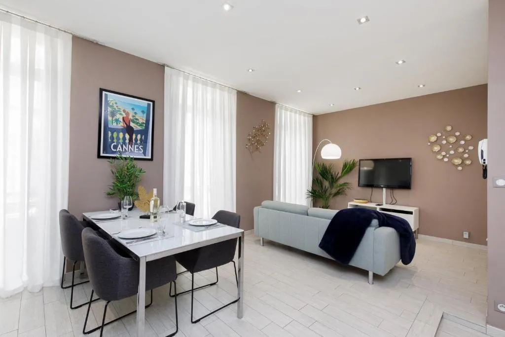 Image of beautiful 3 room-flat near palais