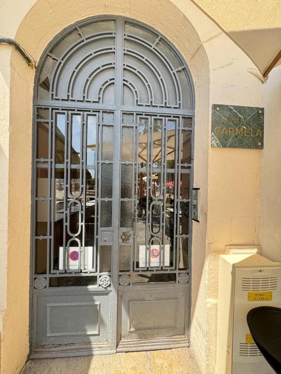 Image 3 of charmante suite vue mer villa Carmela