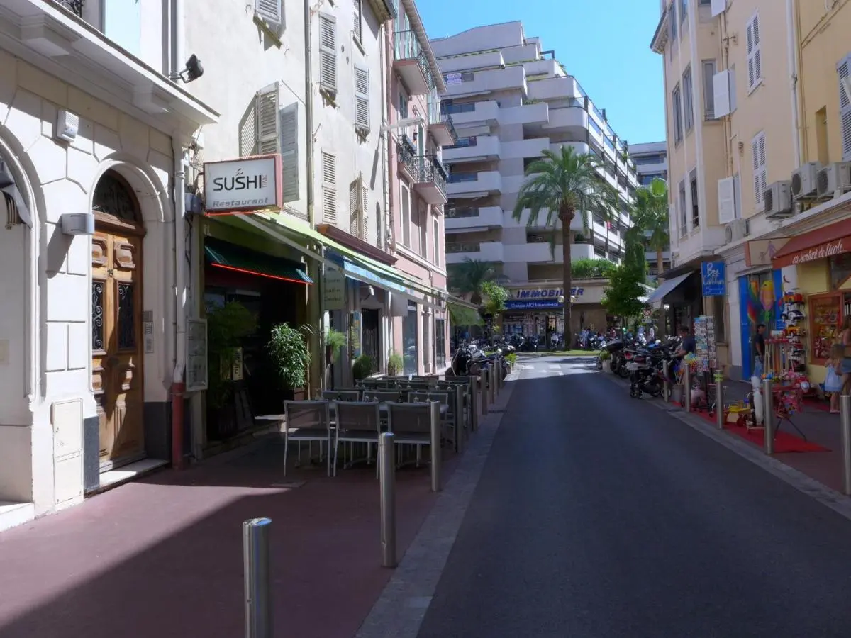 Image 4 of 1 Bedroom Notre Dame 2 mins from the Croisette and the Palais 225