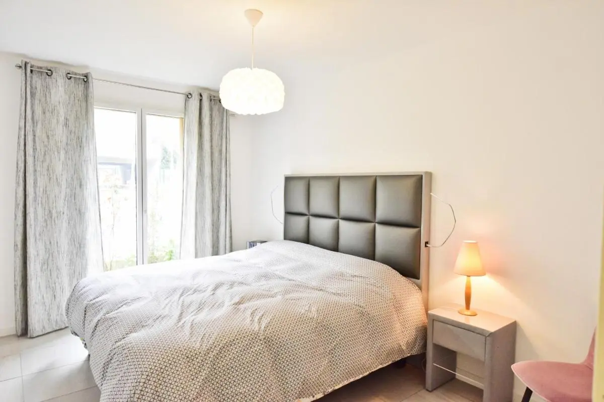 Image 2 of 2-Br with Terrace and Pool in the Heart of Palm Beach