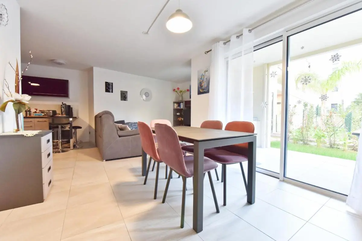 Image 6 of 2-Br with Terrace and Pool in the Heart of Palm Beach