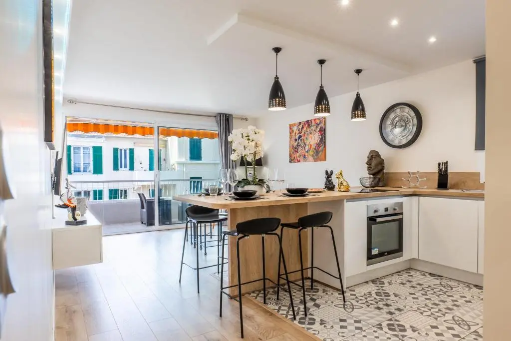 Image of 2-room apartment with terrace close to the center