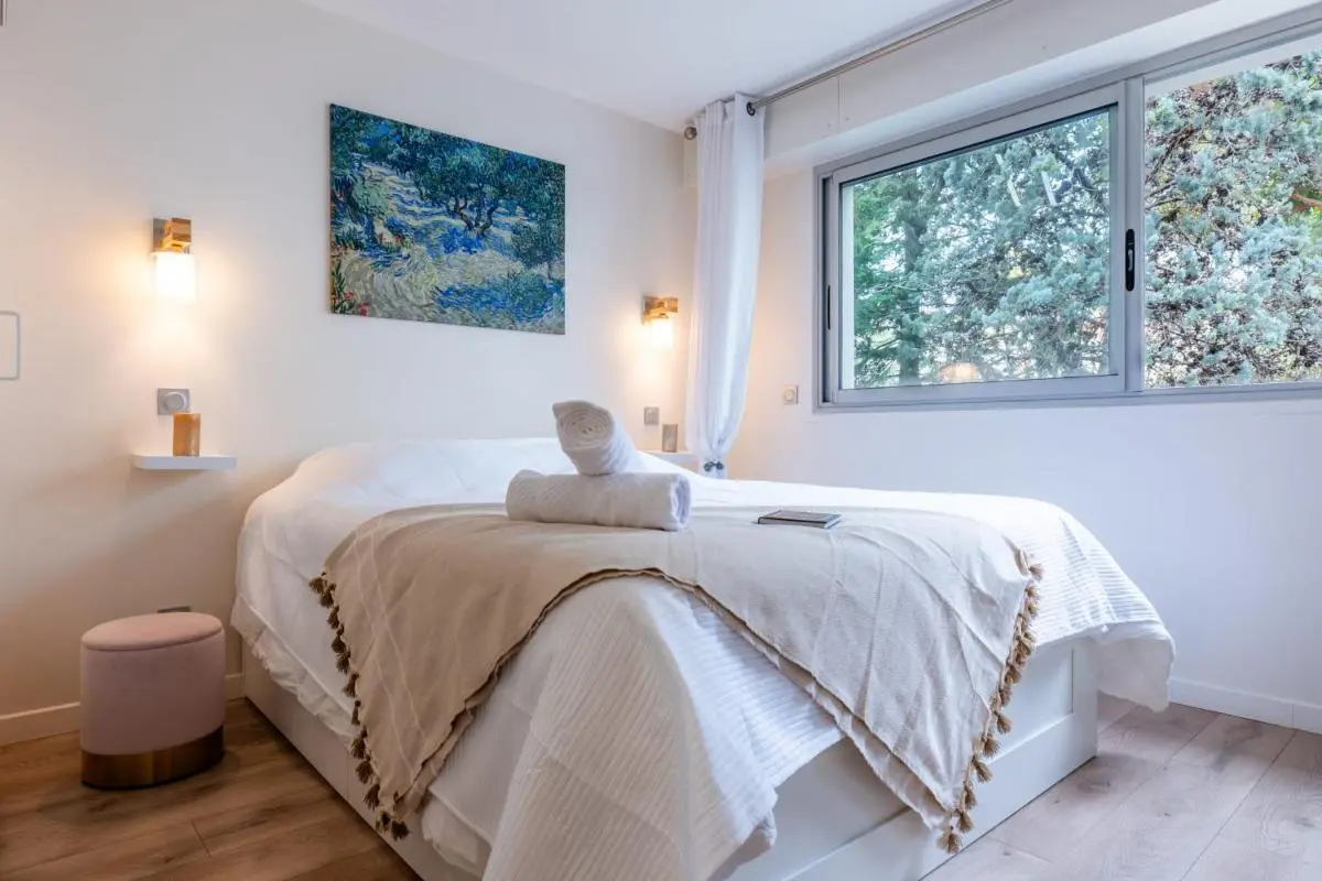 Image 2 of 2-room apartment with terrace close to the center