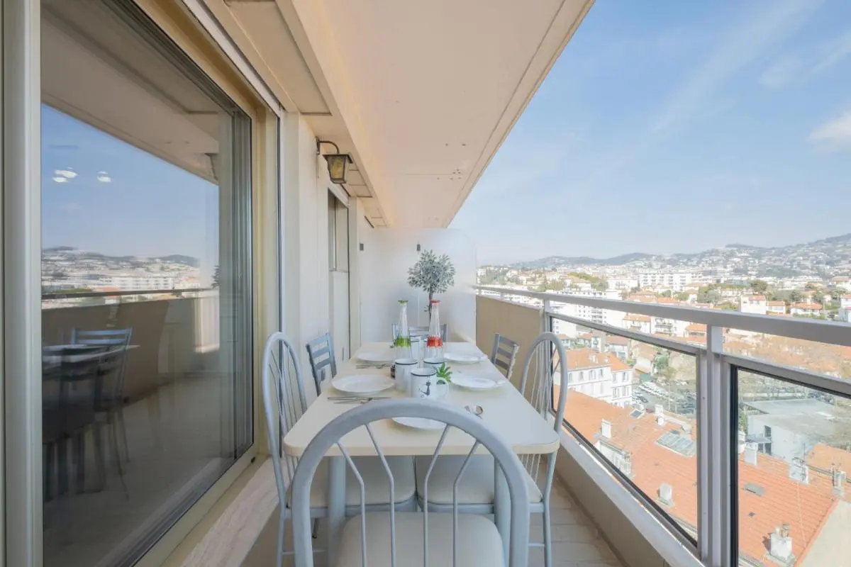 Image 5 of 3-Br apartment near downtown Cannes Sea view parking