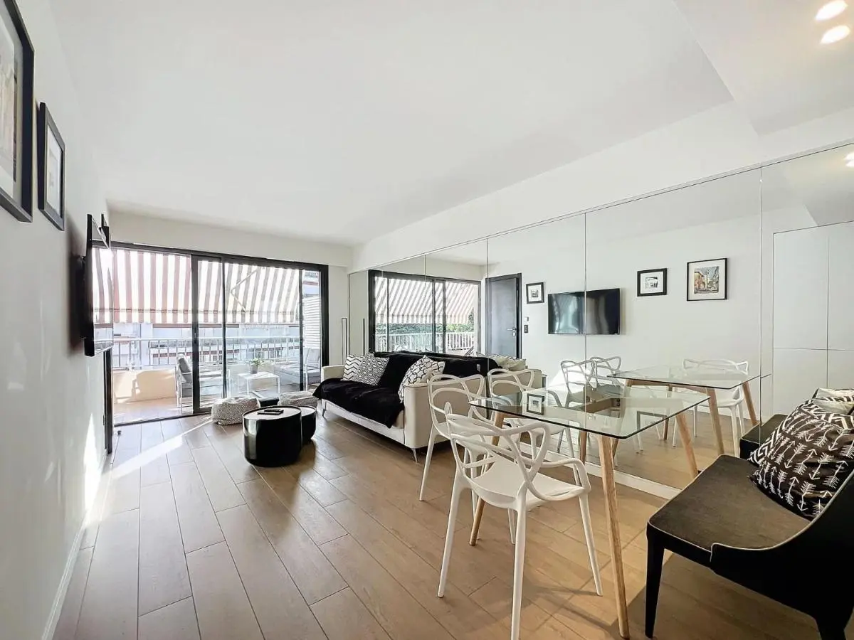 Image 4 of 3P BETWEEN CROISETTE BEACHES AND ANTIBES STREET