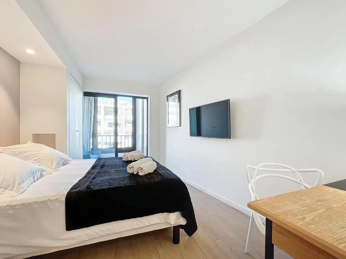 Image 1 of 3P BETWEEN CROISETTE BEACHES AND ANTIBES STREET