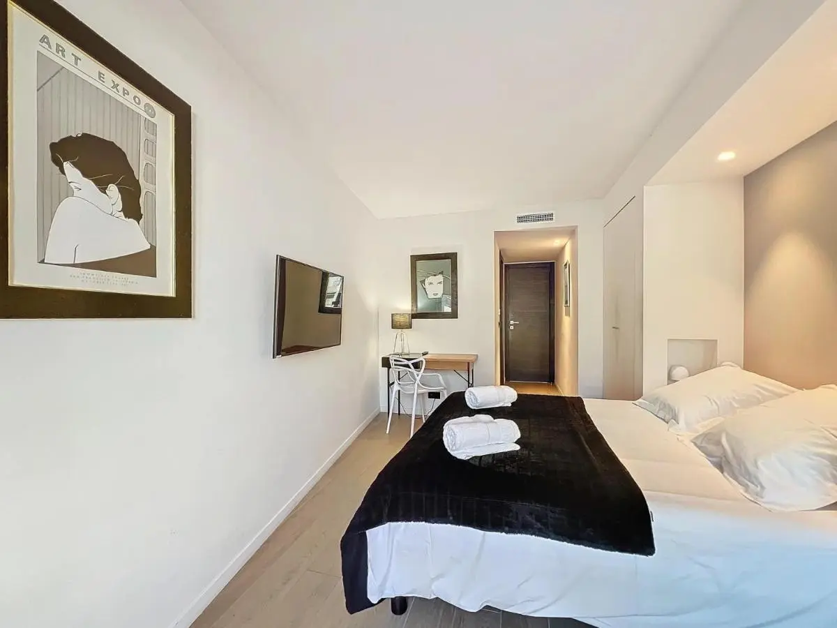 Image 6 of 3P BETWEEN CROISETTE BEACHES AND ANTIBES STREET