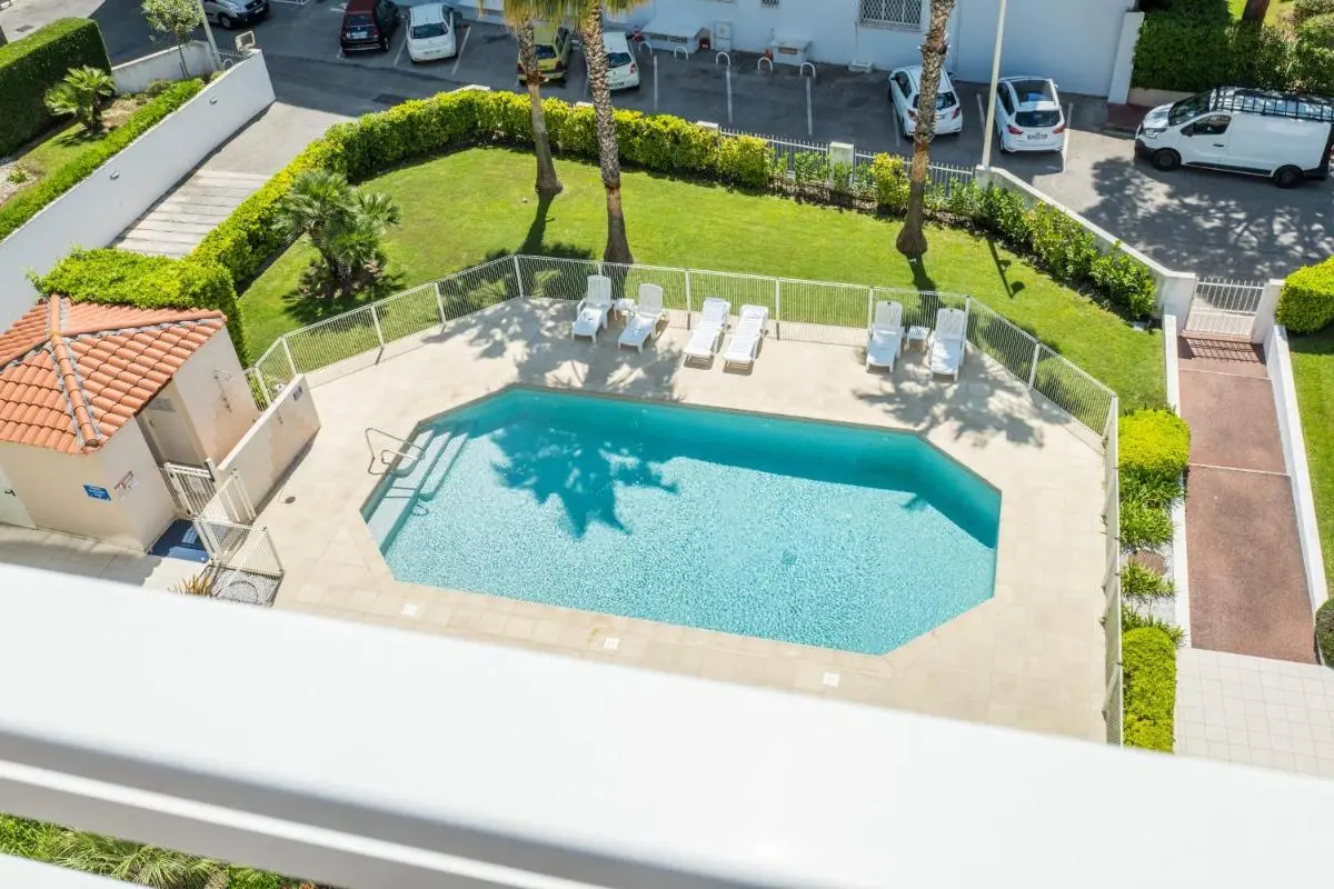 Image 2 of 3-Room Luxury Apartment with Pool and Sea View Steps from the Beach