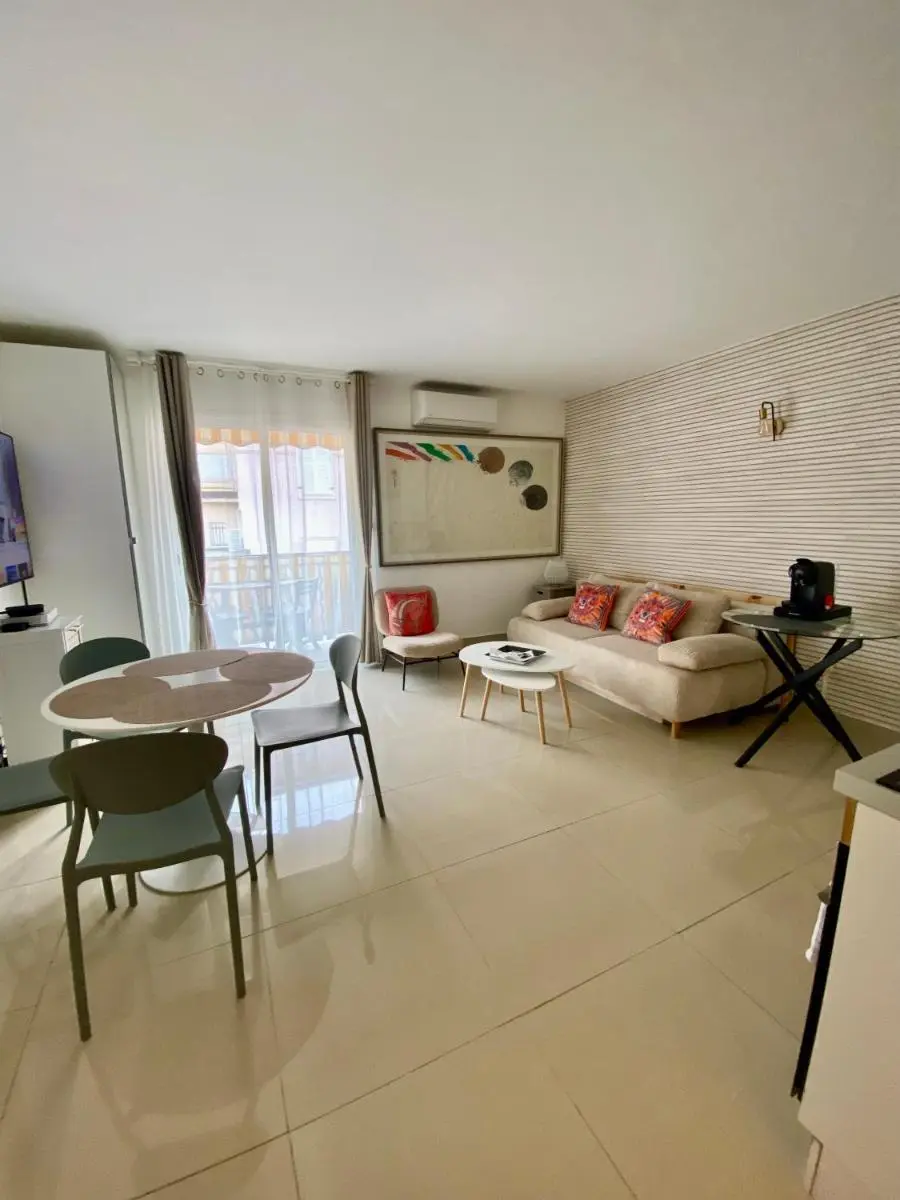 Image 3 of 3 pièces- Vieux port- Terrasse – Parking Possible