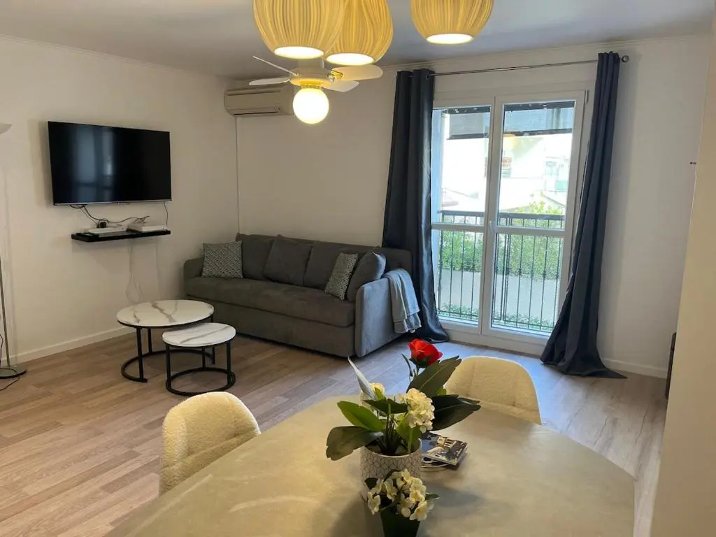 Image of 4 People Cannes Hyper Centre and Air conditioning