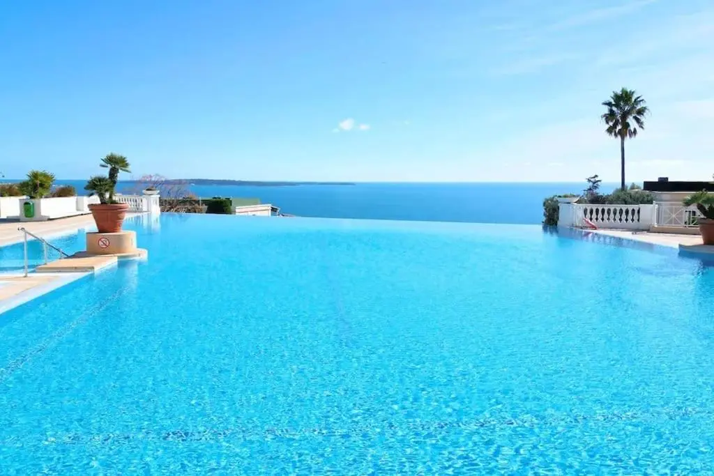 Image of 4 people with Pool Tennis Parking air cond
