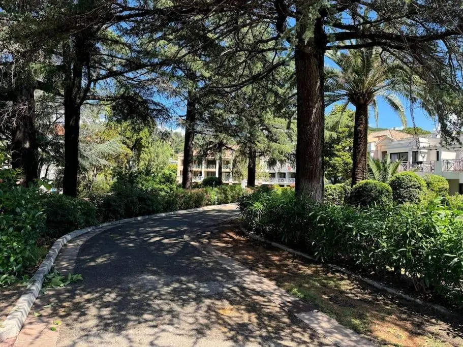 Image 6 of 4 people with Pool Tennis Parking air cond