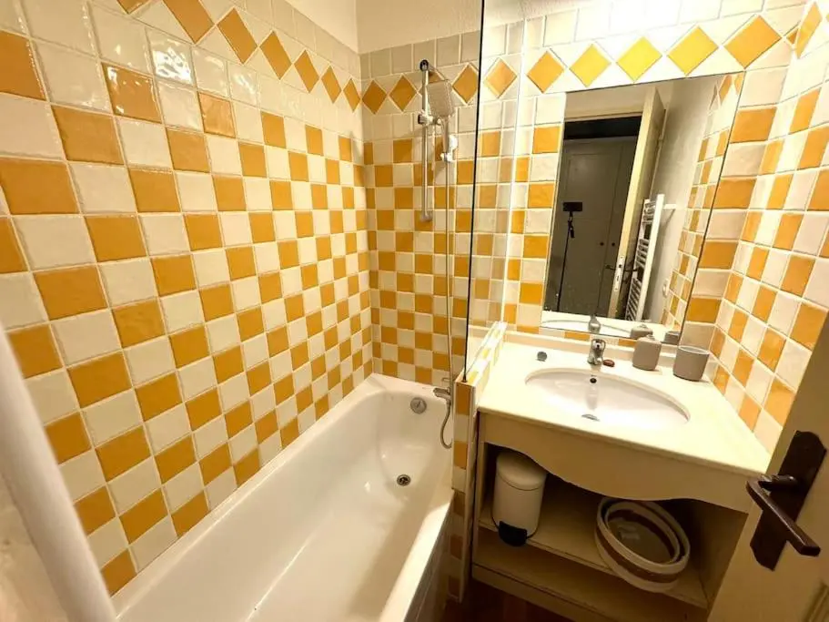 Image 2 of 4 people with Pool Tennis Parking air cond