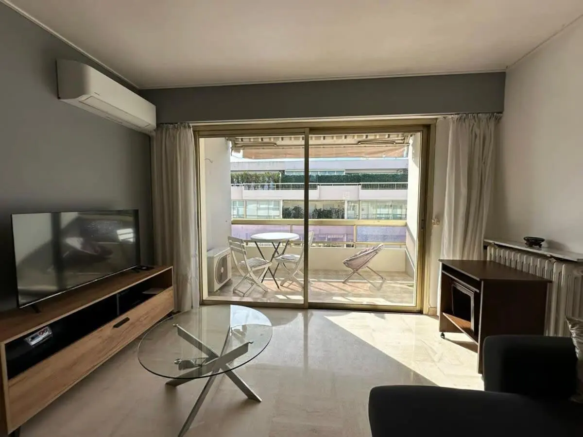 Image 4 of A017-Charmant 2 pièces à 200M de la Croisette