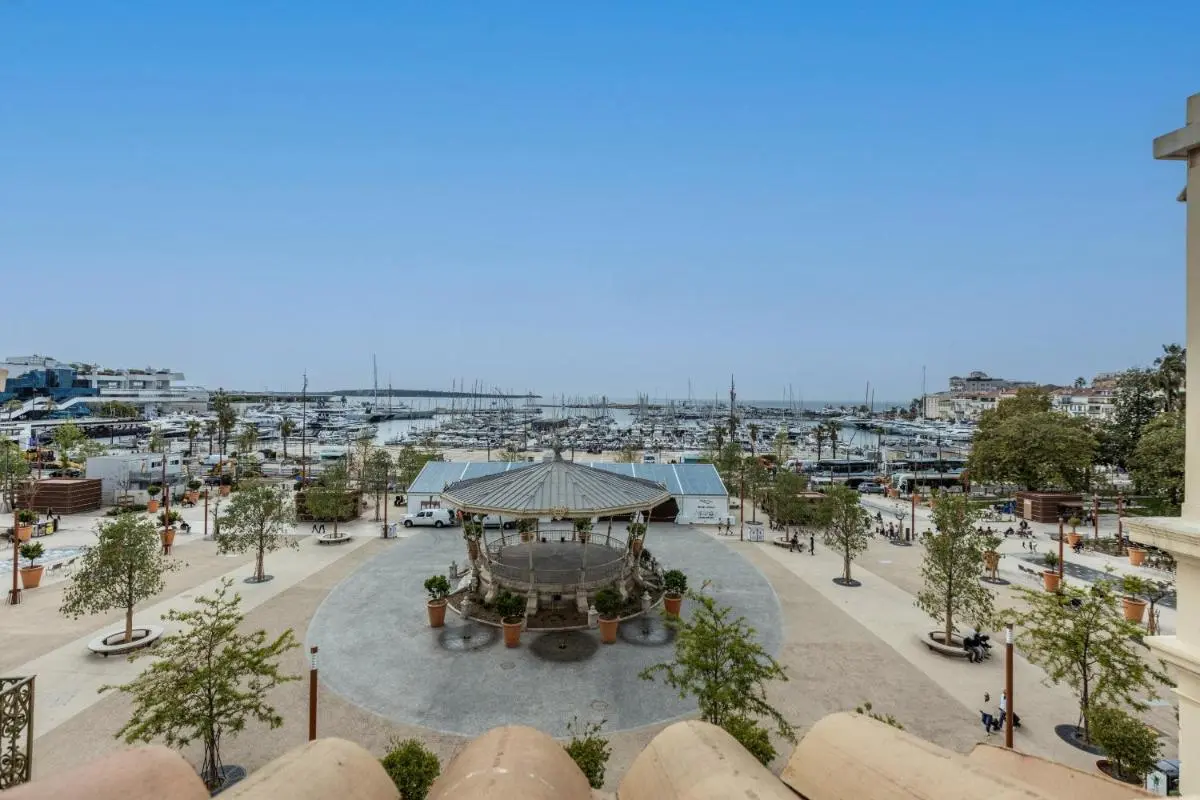 Image 5 of A3B047 TRIPLEX MODERNE TERRASSE vue MER