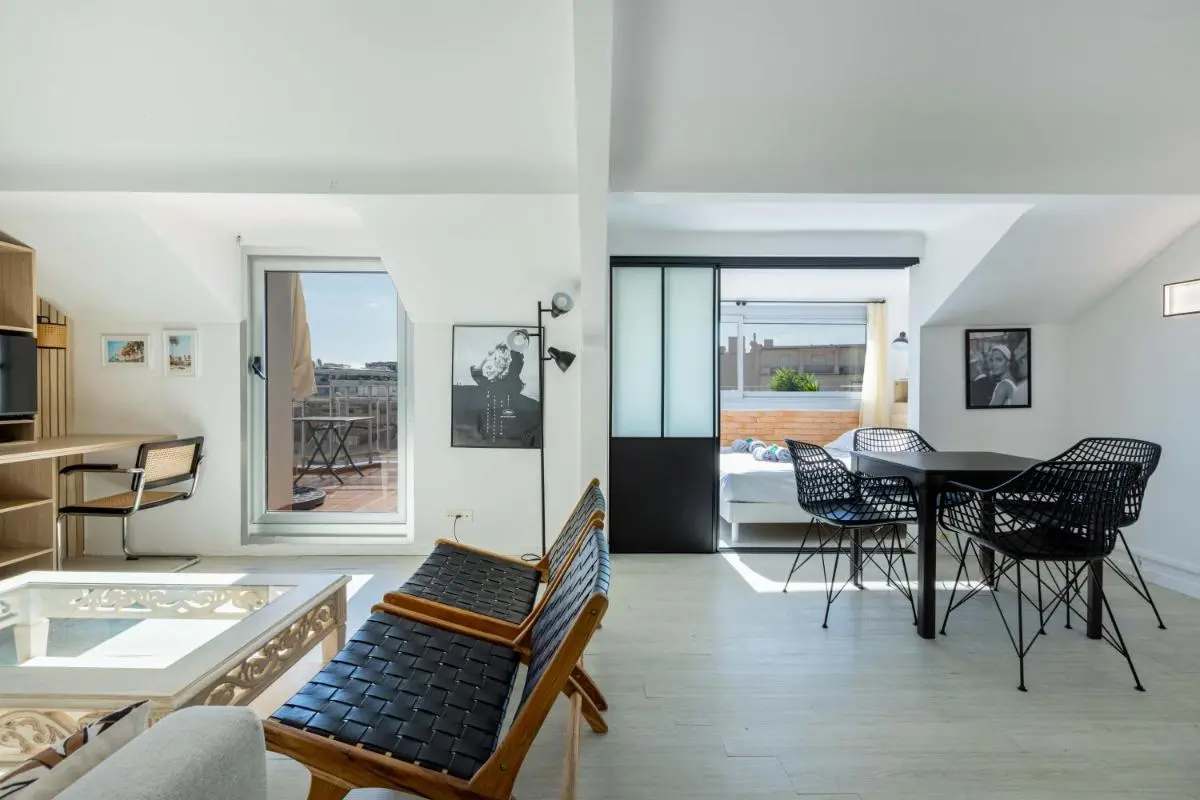 Image 2 of Agence des Résidences – Plein centre de Cannes