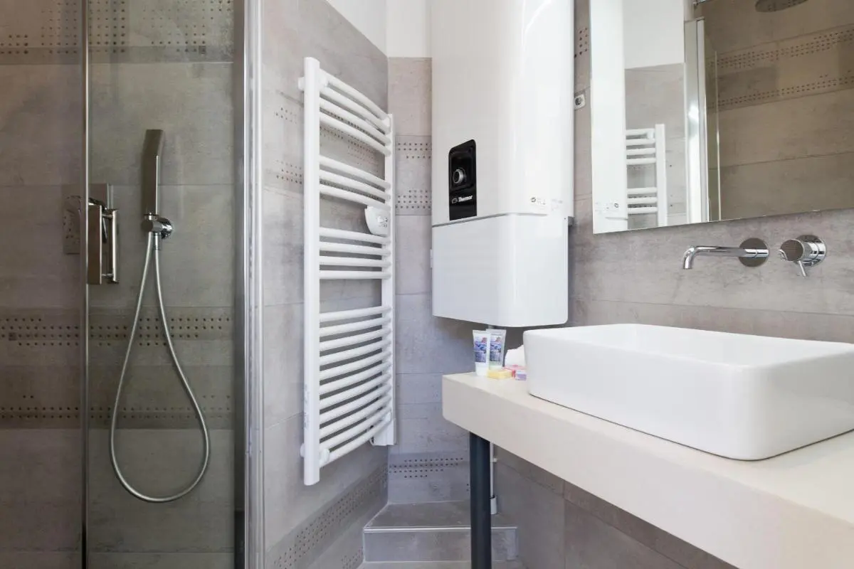 Image 2 of Anzur YourHostHelper